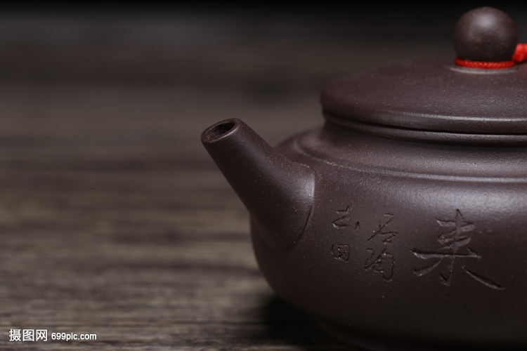 茶香雅韻與妝點華彩 紫砂壺與化妝品的東方美學(xué)